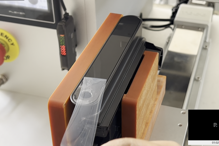 相機(jī)邊框貼膜物料損耗率居高不下，成本如何管控？